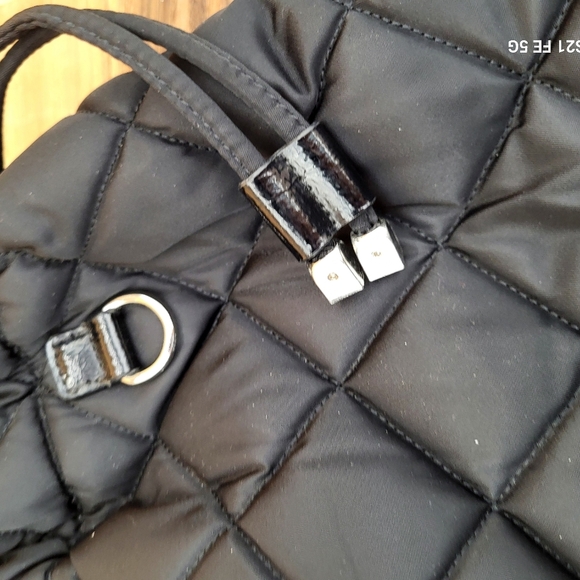 Michael Kors Black Quilted Tote w/sig Logo Lining, Magnetic & Drawstring Closure - Picture 8 of 11